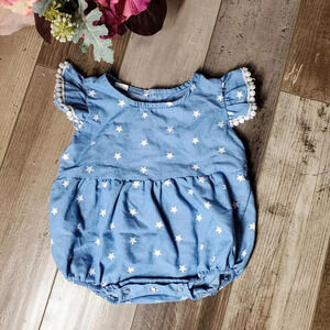 Honey Bean Boutique Size 12m Baby Girl Blue and White Star Lace Sleeve Bodysuit